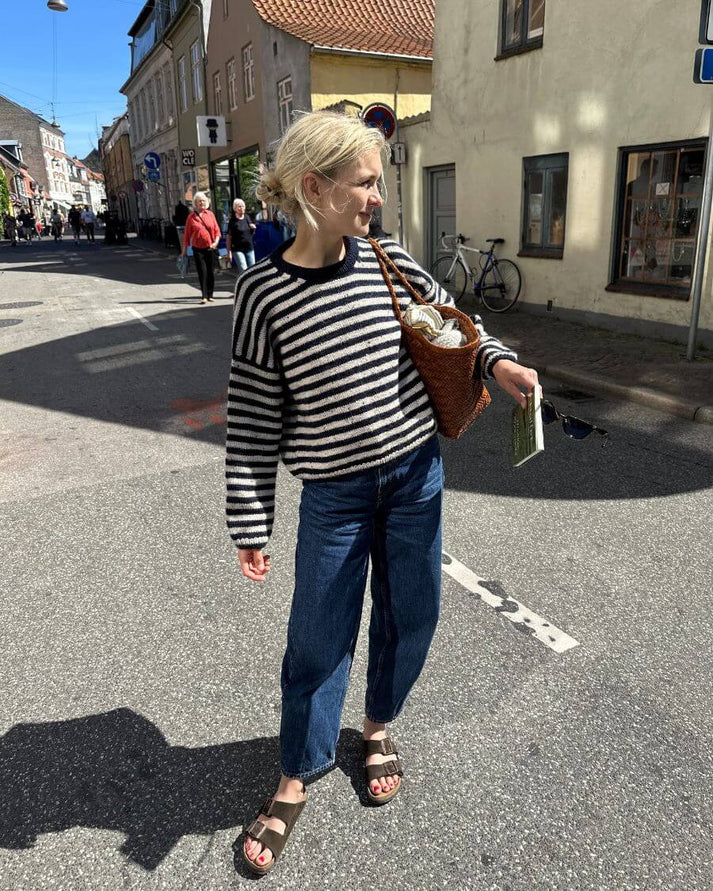 Hosen, Fußgänger, Person, Jeans, Sandale
