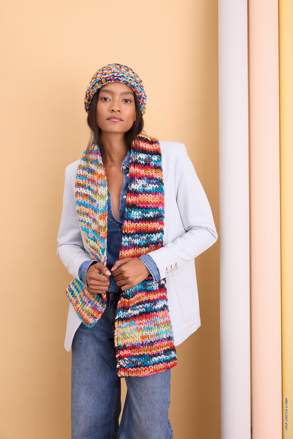 gerahmte Schal, Gehäkelte Mütze, Bunter Schal, Pastellhintergrund, Umhang/Jacken-Look
